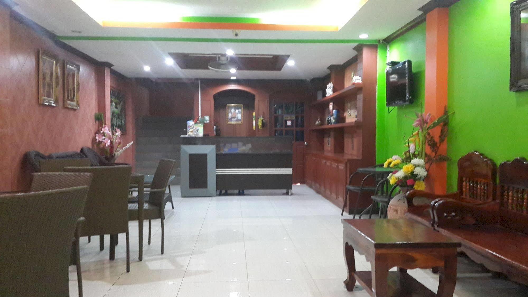 Silla Patong Hostel Exterior foto